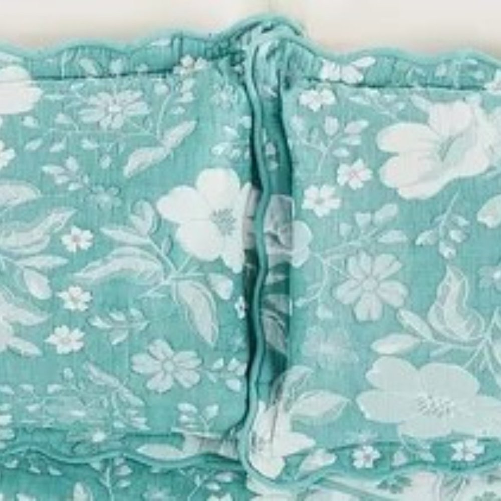 Pioneer Woman Evie Pillow Sham Set King Size 2Pc Reversable Matelassé Floral - Picture 2 of 10